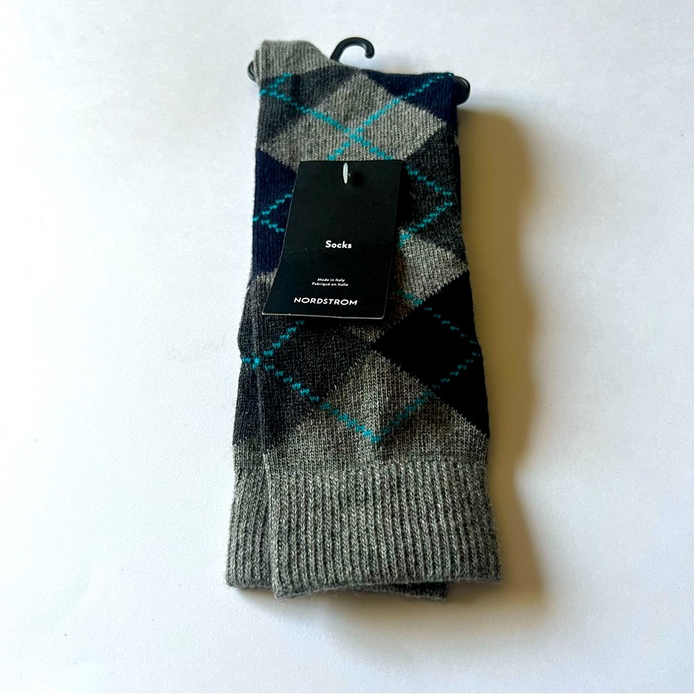 NORDSTROM MENS CASHMERE BLEND ARGYLE SOCKS BLUE GREY OS NWT